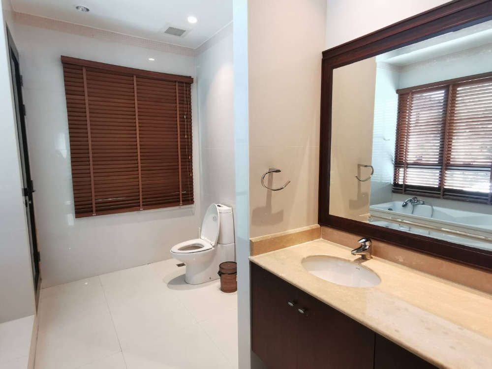 Panya Village Pattanakarn 30: 143sqwah 4bed 4bath newly renovated 60,000,000 Am: 0656199198