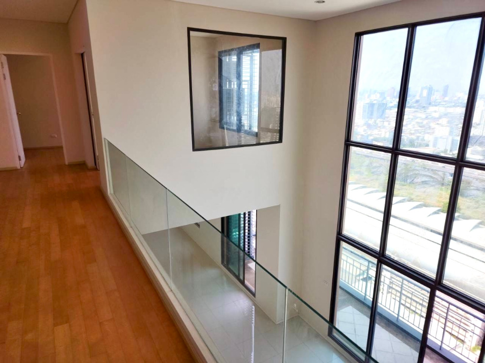 Villa Asoke:  4bed 4bath Duplex 303.64sqm. 40+ Floor 190,000/mth Am: 0656199198