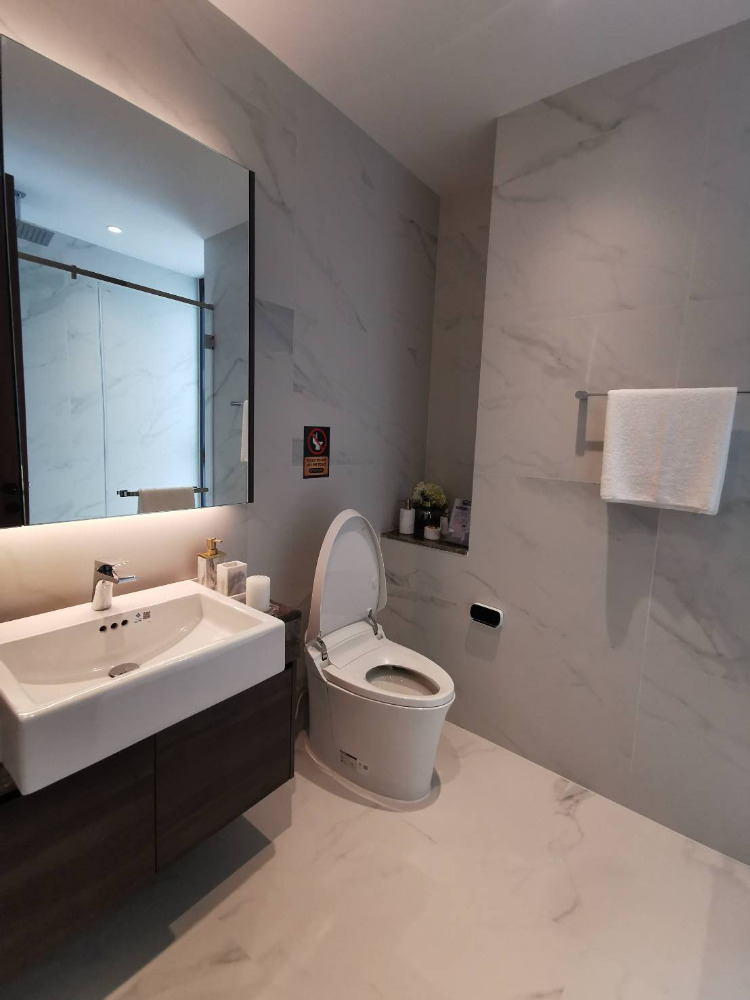 Supalia Icon Sathorn: 3bed 3bath 100.5 sqm. 20,800,000 Am: 0656199198