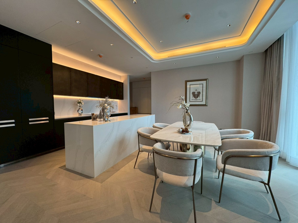 189 Wireless One Bangkok 2bed 3bath 151sqm. 580,000/mth. Am: 0656199198