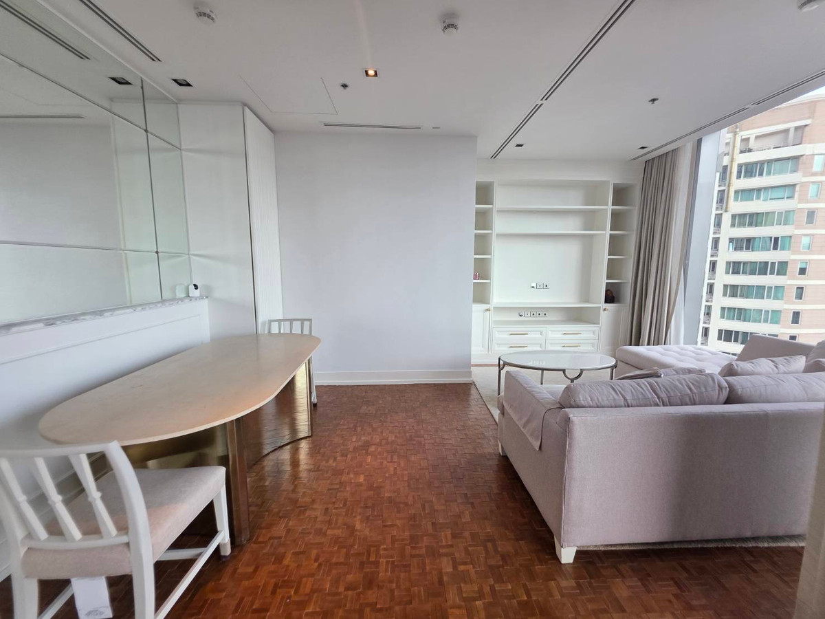 The Ritz Carlton Residences 3bed 3bath 197.32sqm. 99,500,000 Am: 0656199198