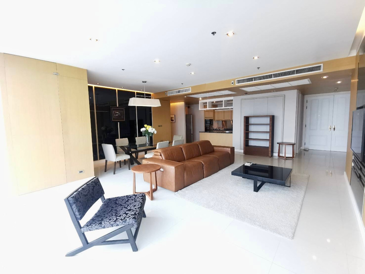 Athenee Residence: 3bed 3.5bath 199sqm. 165,000/mth. Am: 0656199198