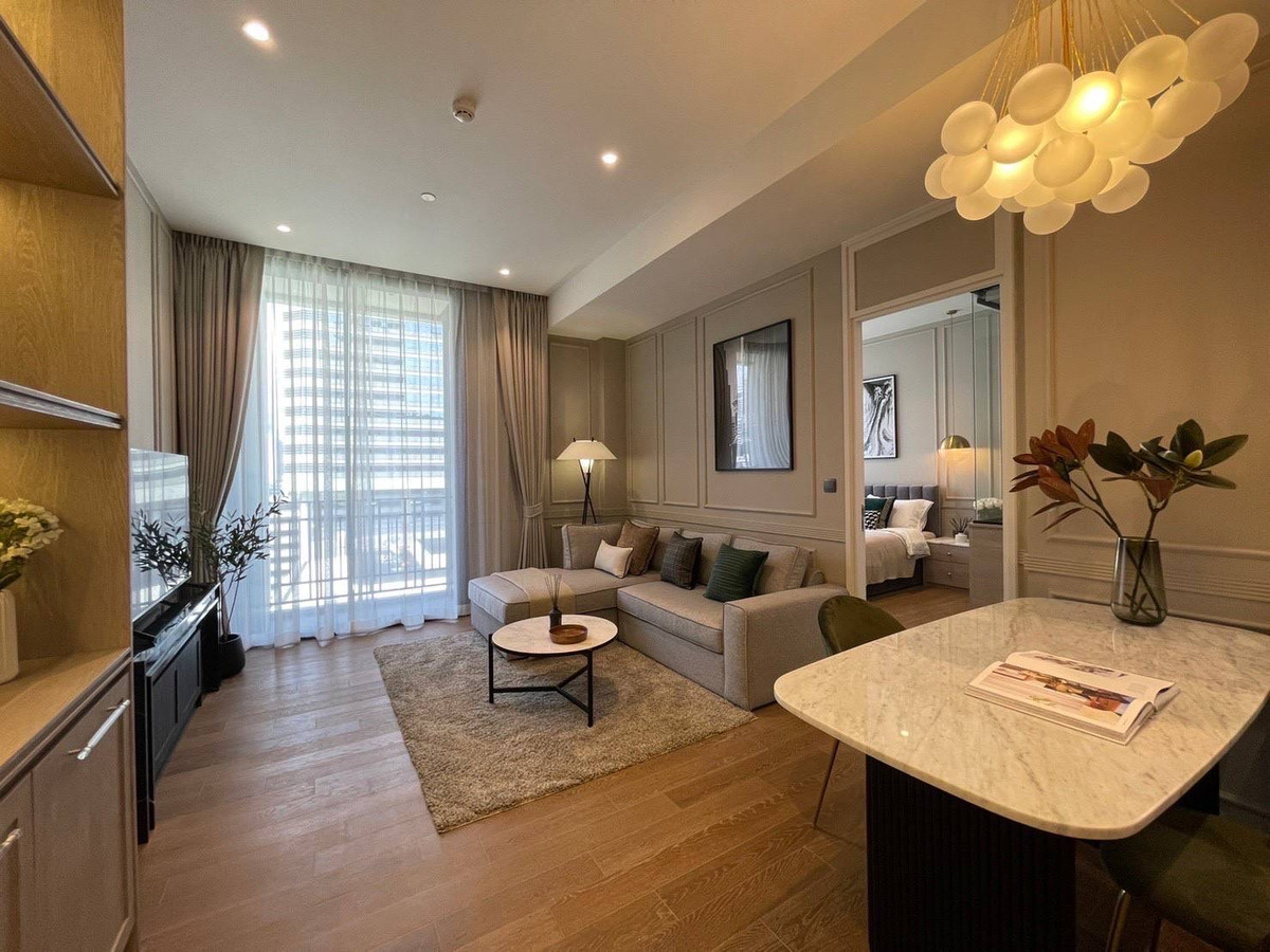 Muniq Langsuan: 56sqm. 1bed 1bath Sell: 20,900,000 Rent: 65,000/mth. Am: 0656199198