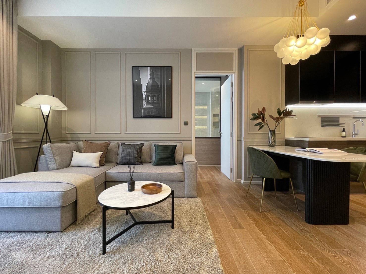 Muniq Langsuan: 56sqm. 1bed 1bath Sell: 20,900,000 Rent: 65,000/mth. Am: 0656199198