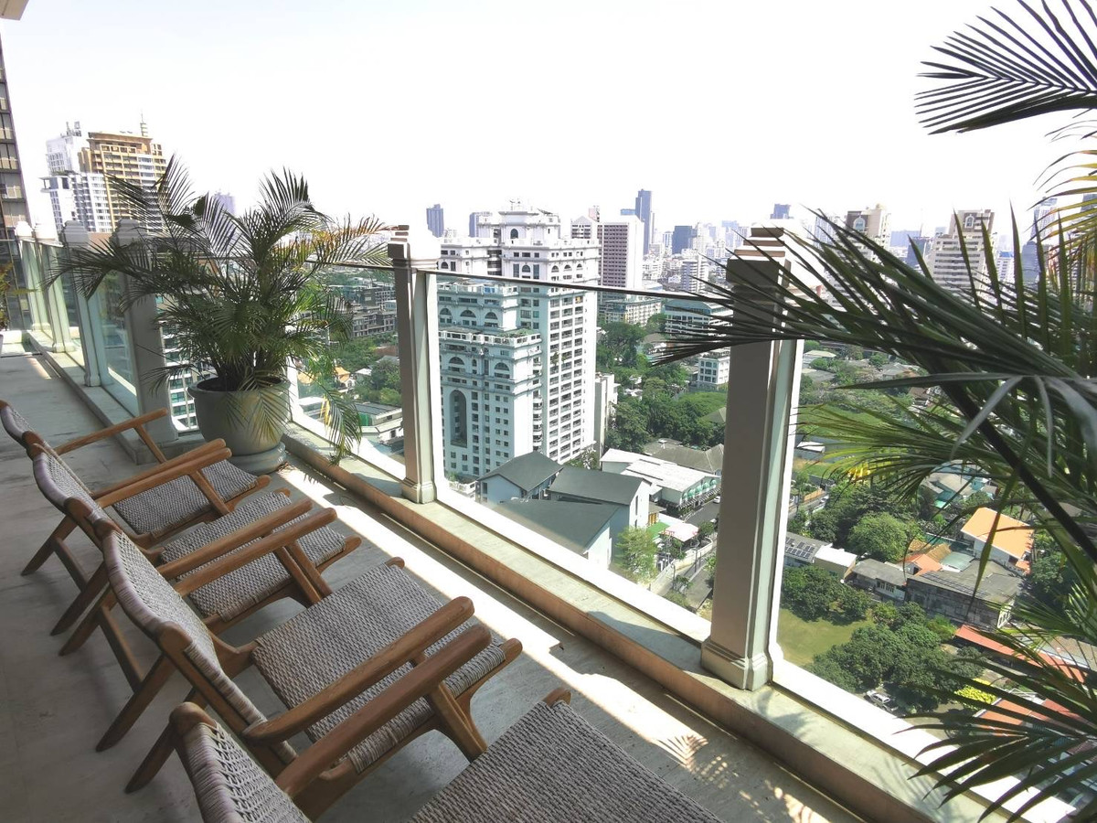 Le Raffine 39: Duplex 3bed 4bath + maid 365sqm. Sell: 70,000,000 Rent: 300,000/mth. Am: 0656199198