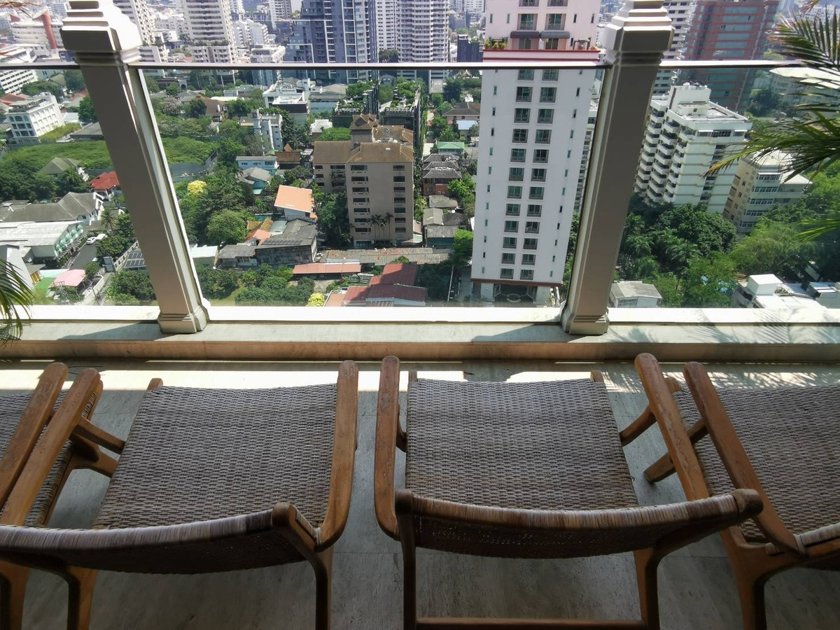 Le Raffine 39: Duplex 3bed 4bath + maid 365sqm. Sell: 70,000,000 Rent: 300,000/mth. Am: 0656199198