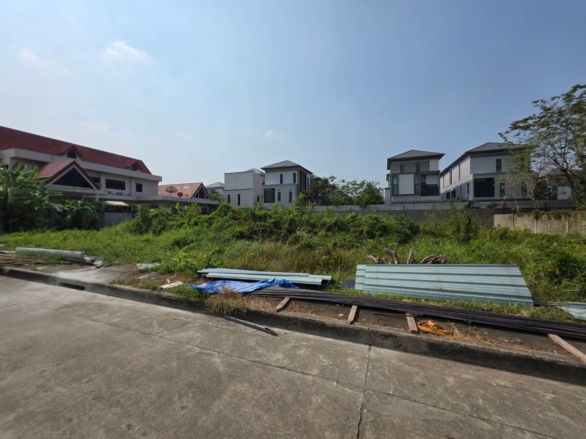 Land for sale in Panya Village Pattanakarn 30: 297sqwah 53,500,000 Am: 0656199198