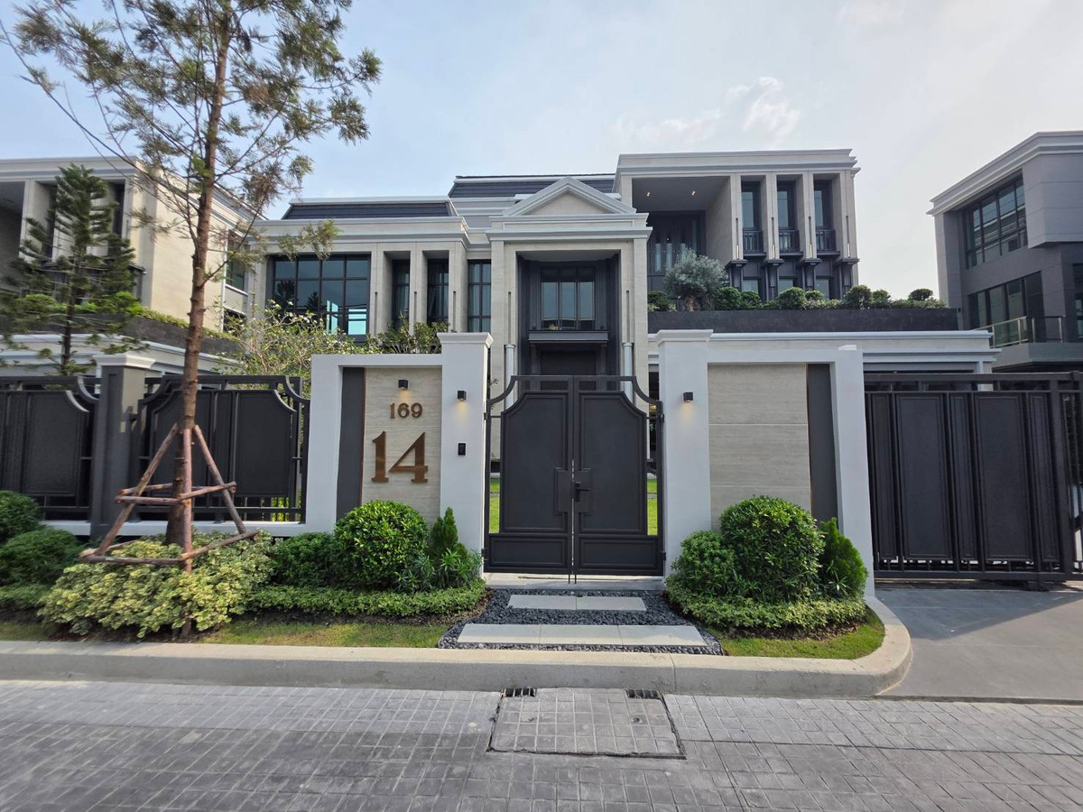 Connoisseur Pattanakarn 32: 210.2 sqwah  952sqm. 6bed 7bath Fully Furnished 169,000,000 Am: 0656199198
