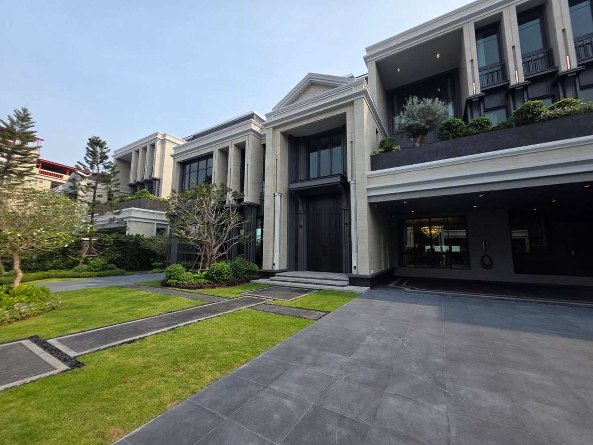 Connoisseur Pattanakarn 32: 210.2 sqwah  952sqm. 6bed 7bath Fully Furnished 169,000,000 Am: 0656199198