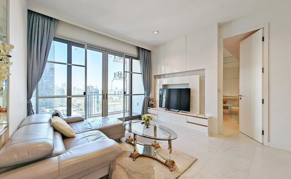 185 Rajadamri: 1bed 1bath  69.52sqm 24,500,000 transfer fee 50/50 Am: 0656199198