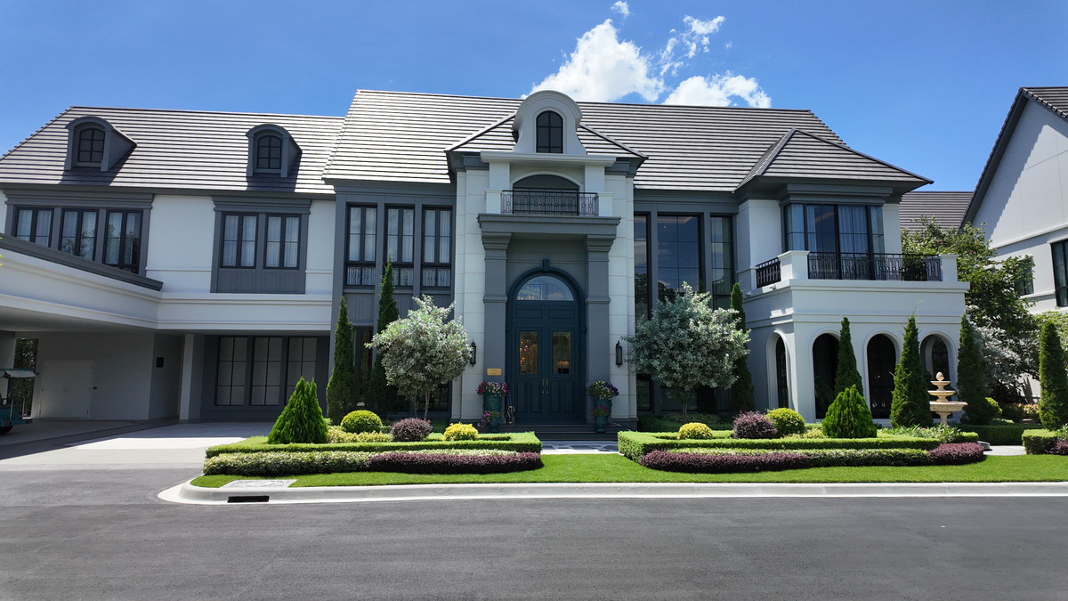 Narasiri Victoire Krungthep Kreetha: Manoir No.6  678sqm. 5bed 6bath 99,000,000 Am: 0656199198