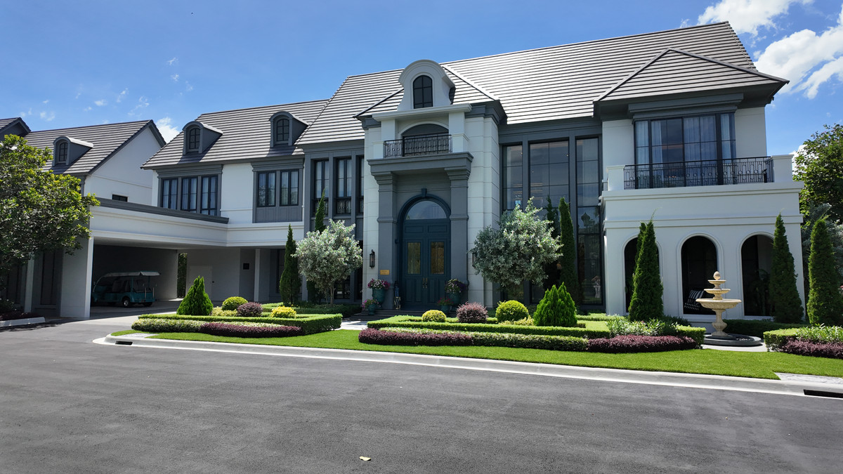 Narasiri Victoire Krungthep Kreetha: Manoir No.6  678sqm. 5bed 6bath 99,000,000 Am: 0656199198