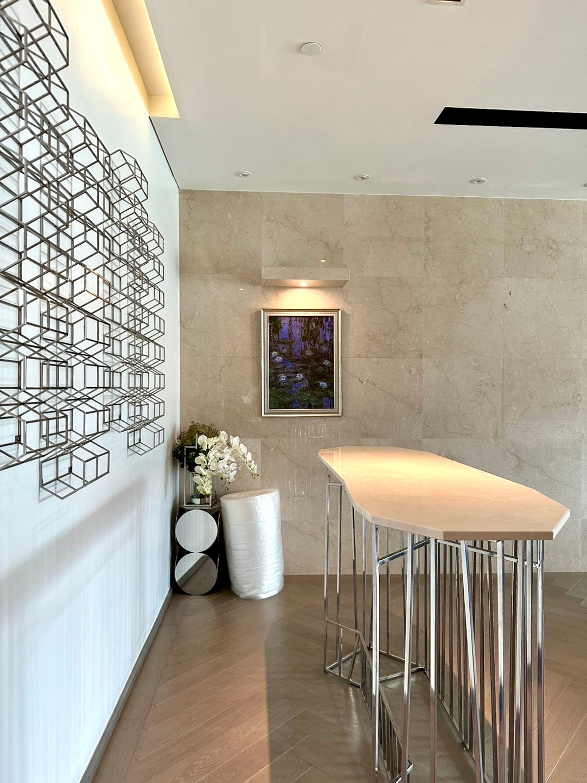 The Park Chidlom: 2bed 2.5bath + maid 145sqm 41,900,000 Am: 0656199198