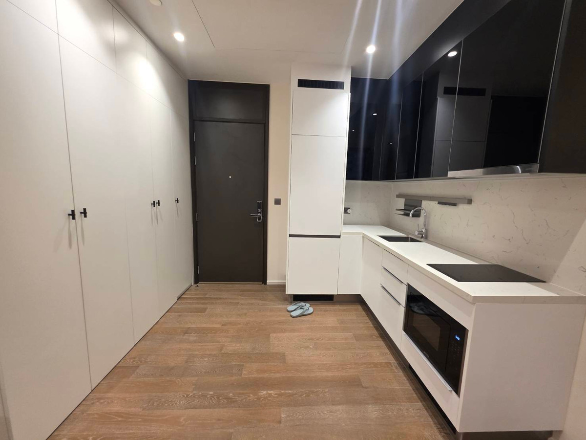 Muniq Langsuan: 1bed 1bath 57.5sqm. 23,000,000 transfeer fee 50/50 Am: 0656199198