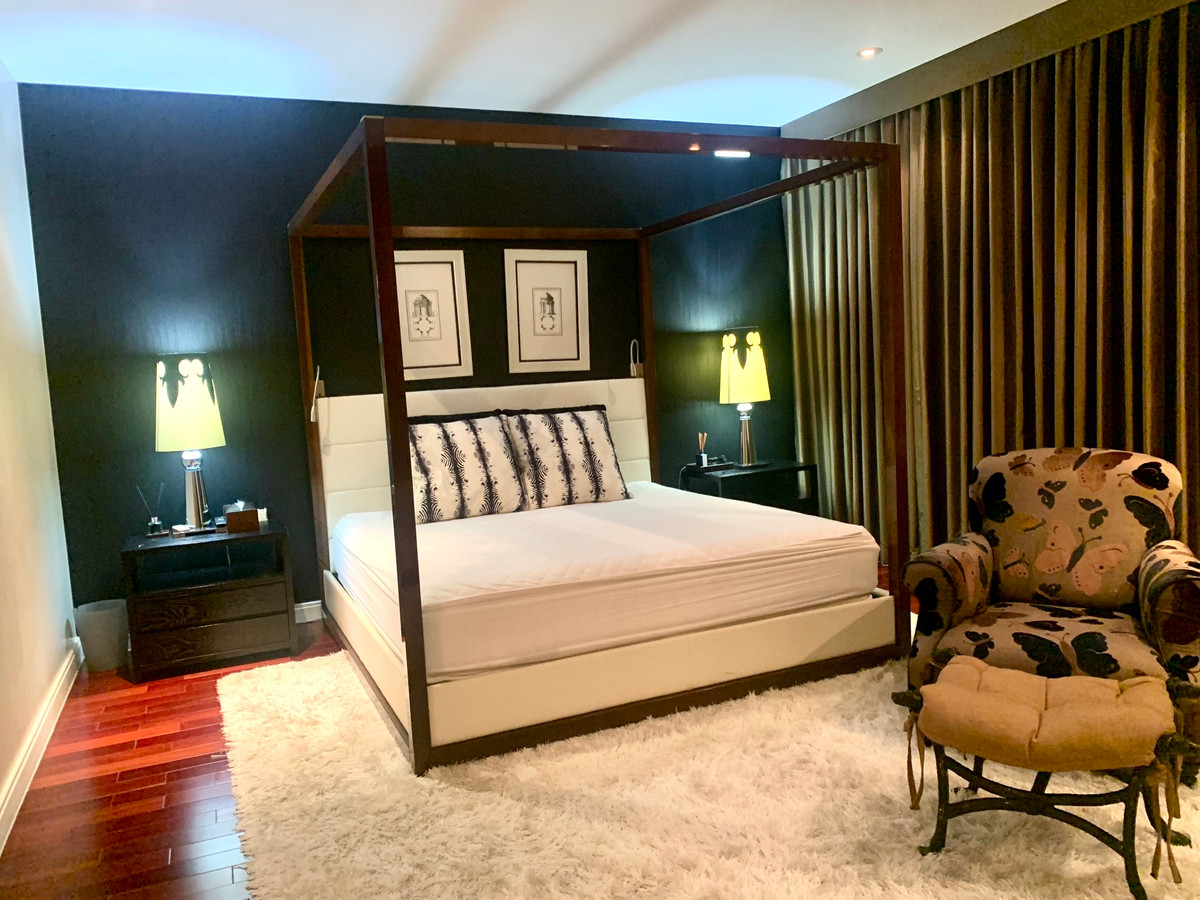 Athenee Residence: 4bed 4.5bath + maid  295sqm. 170,000/mth. Am: 0656199198