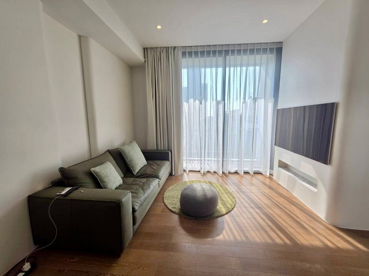 Muniq Langsuan: 1+1bed 1bath 64.56sqm. 23,500,000 Am: 0656199198
