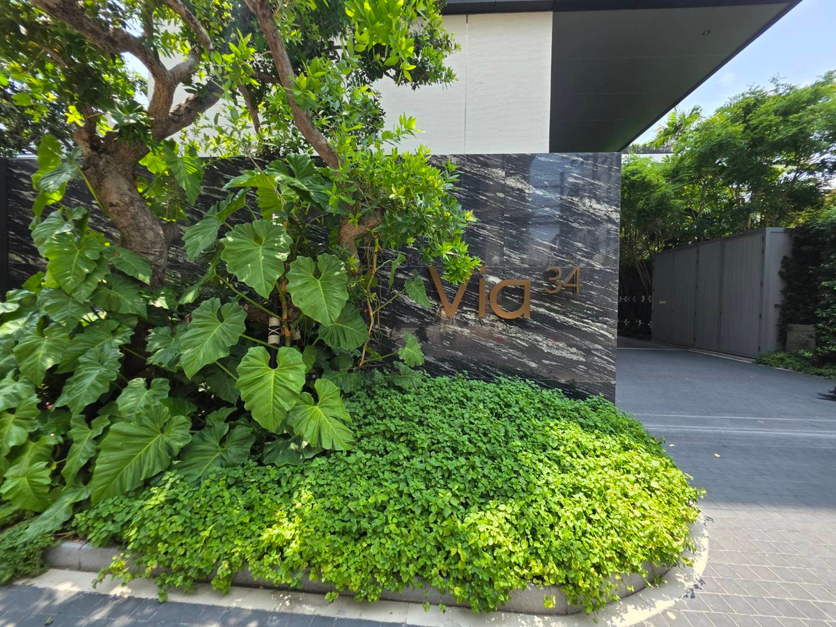 Via 34 (Sukhumvit 34): 2bed 2bath 87.05sqm. from 22,000,000 mil Am: 065619198