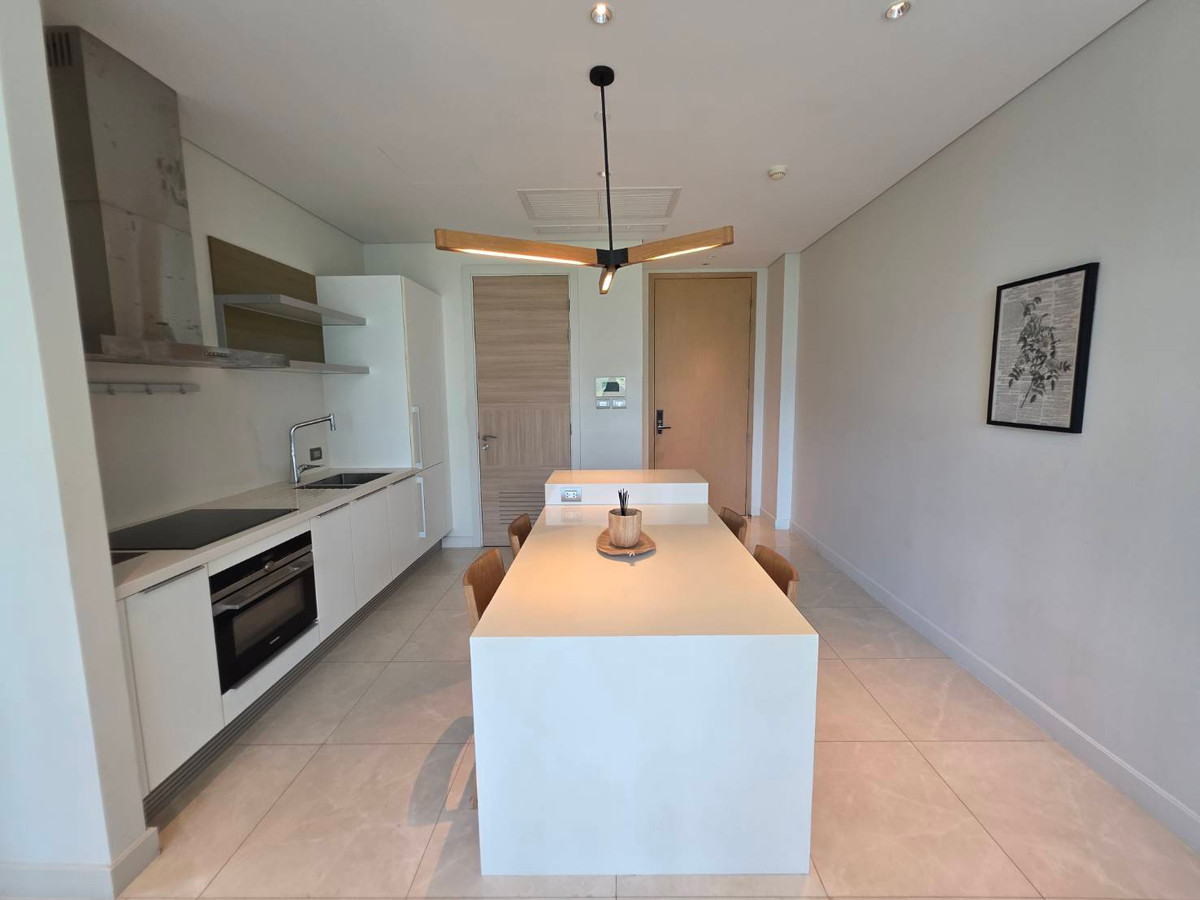 Sindhorn Residence: 75sqm. 1bed 1bath 75,000/mth. Rare Corner unit Am: 0656199198