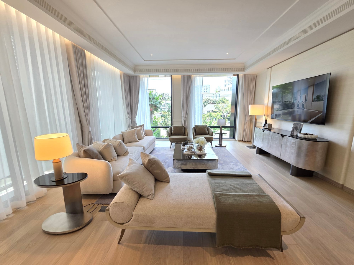 Intercontinental Residences Bangkok Asoke: 2bed 2bath 139sqm from 44,800,000 with yard area  Am: 0656199198