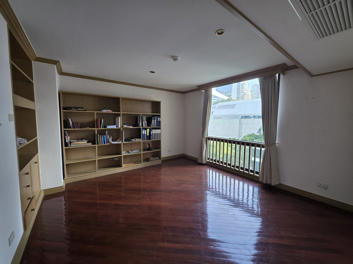 Somkid Garden: 210.9 sqm. 3bed 3bath with maid 40,000,000 Am: 0656199198