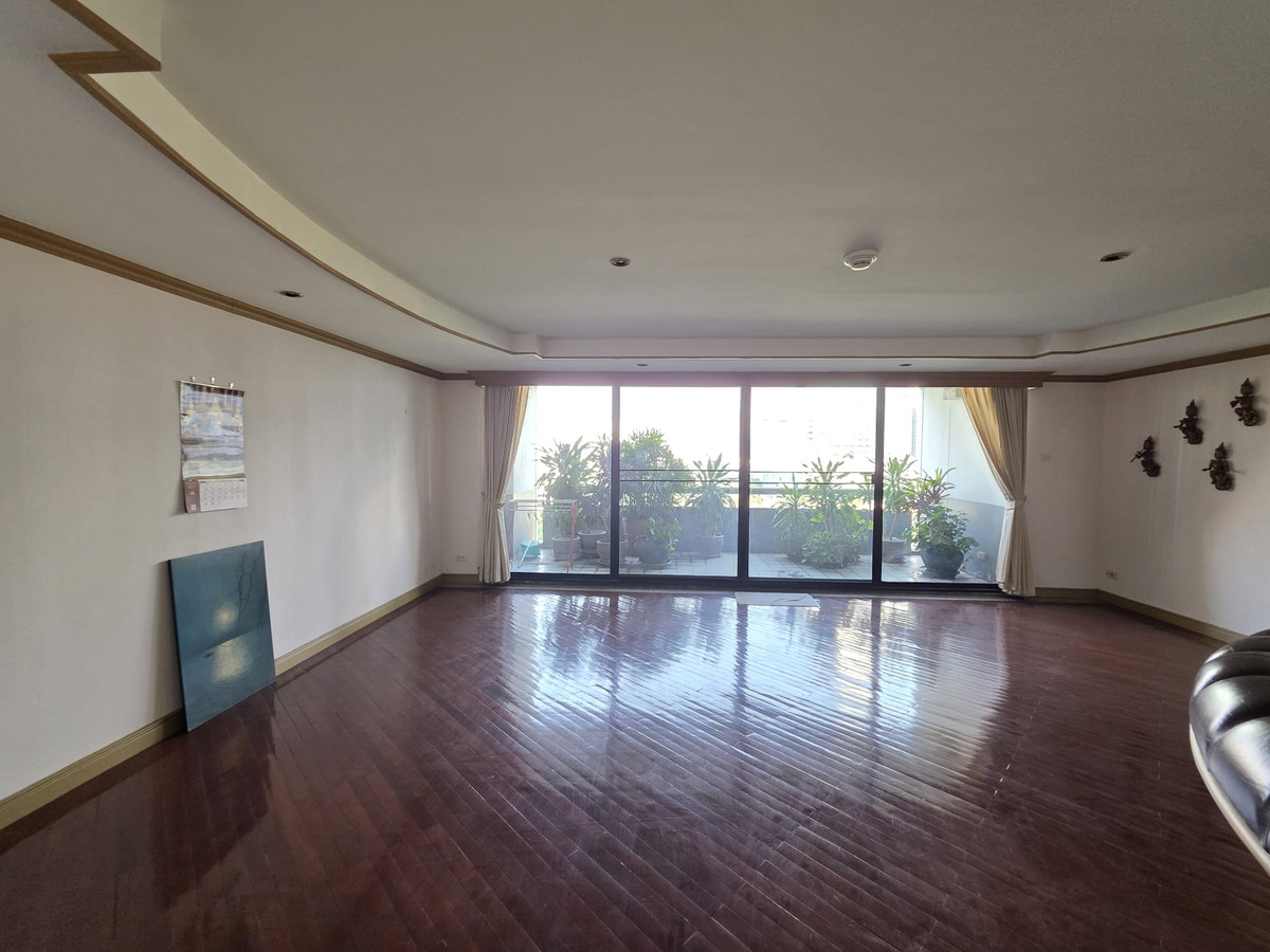 Somkid Garden: 210.9 sqm. 3bed 3bath with maid 40,000,000 Am: 0656199198