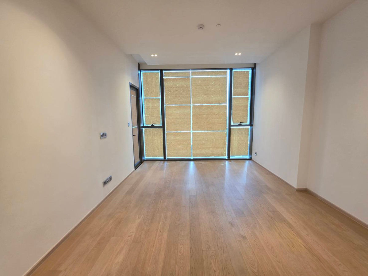 The Strand Thonglor Sell At Lost: 1bed 1bath 53.33sqm. 16,500,000 Am: 0656199198 East Facing brandnew open layout