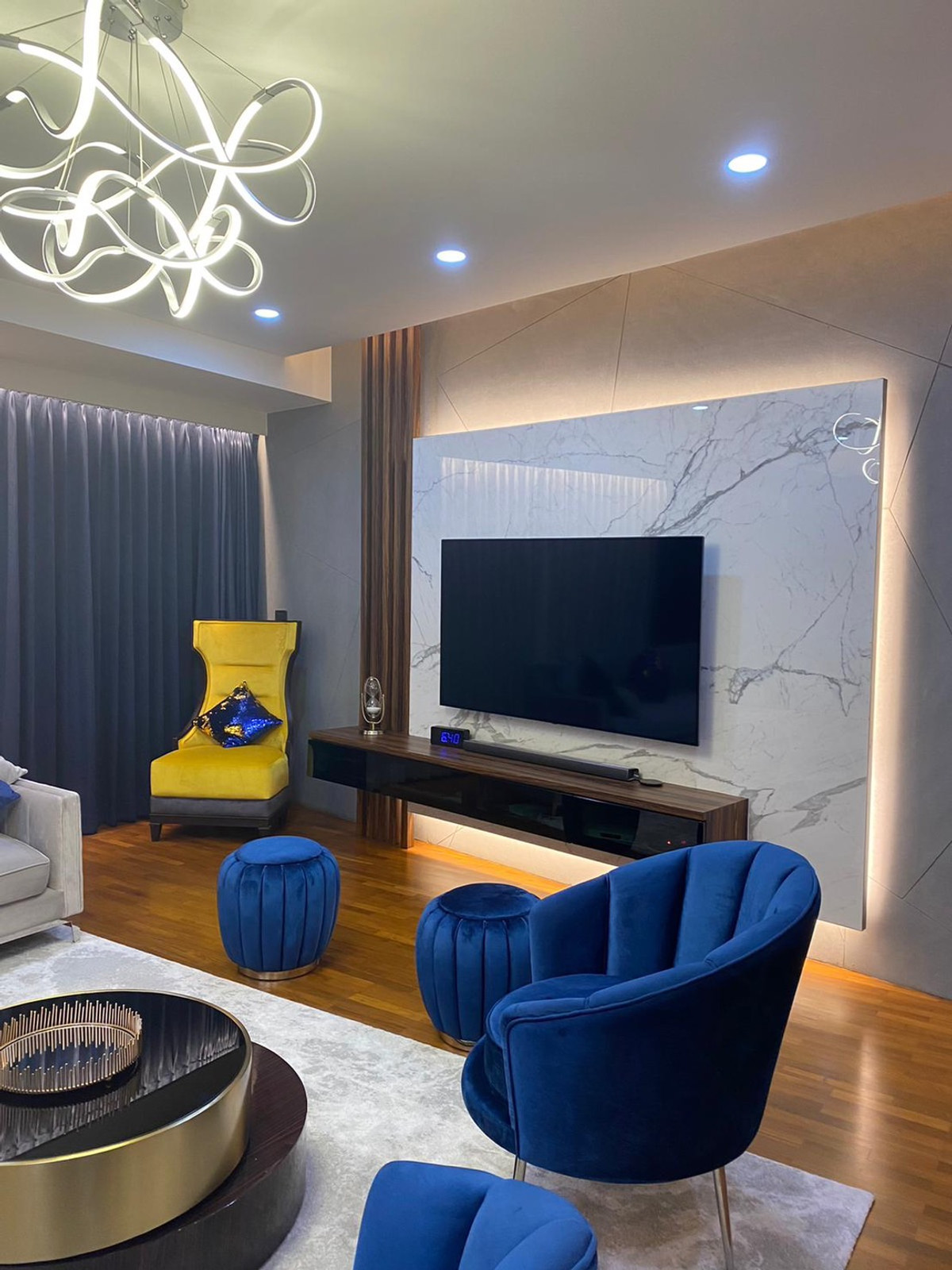 Supakarn: 273sqm. renovated 3bed 3bath + maid  3 balconies 28,000,000 Am: 0656199198