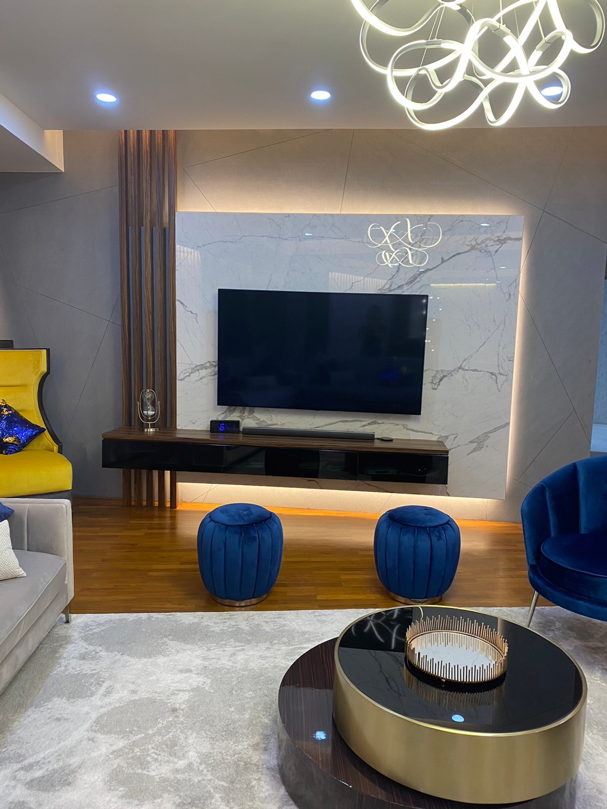 Supakarn: 273sqm. renovated 3bed 3bath + maid  3 balconies 28,000,000 Am: 0656199198