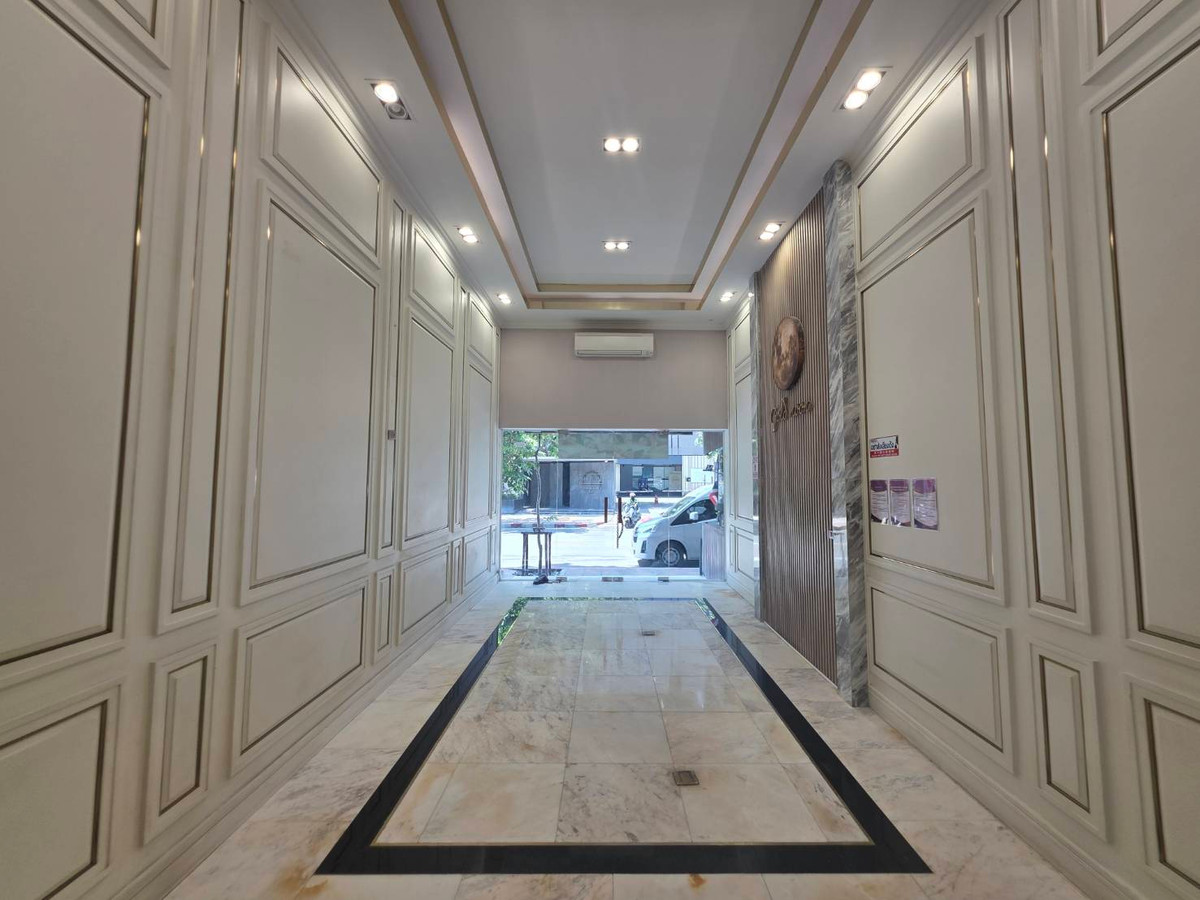 Shophouse Ekkamai 16sqwah 280sqm. 5.5storey Sell/Rent 41,000,000 Am: 0656199918