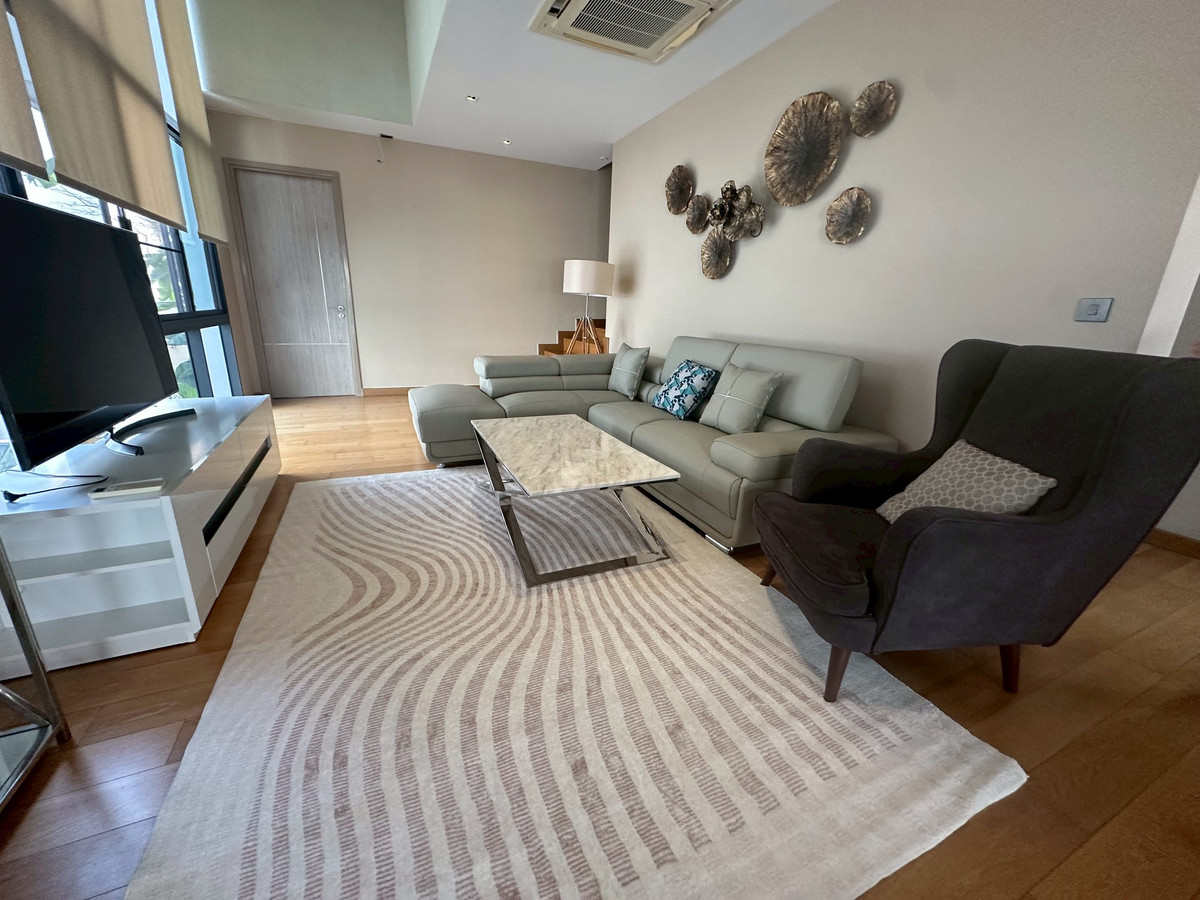 Parc Priva Rama 9: 60sqwah 300sqm. 4bed 4bath 220,000/mth. Am: 0656199198