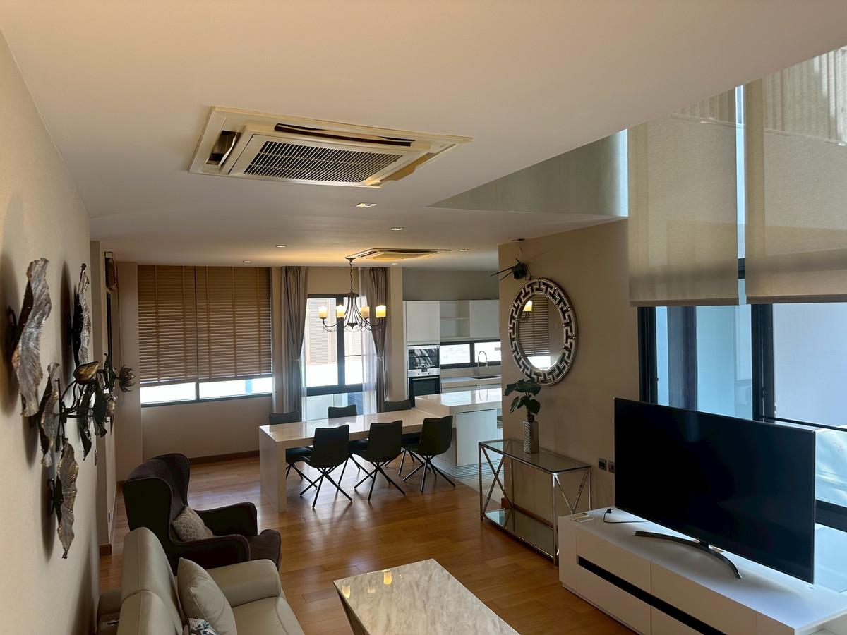 Parc Priva Rama 9: 60sqwah 300sqm. 4bed 4bath 220,000/mth. Am: 0656199198
