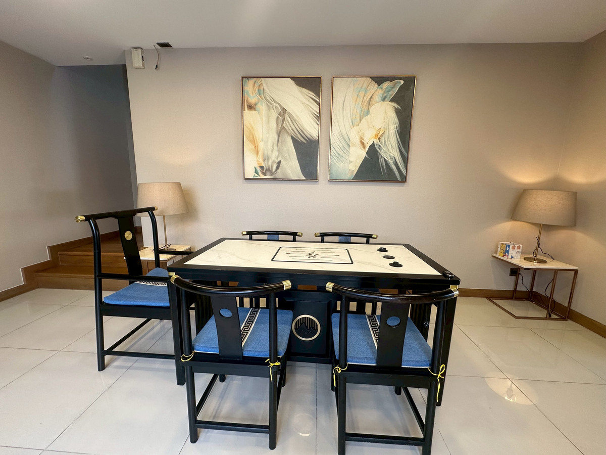 Parc Priva Rama 9: 60sqwah 300sqm. 4bed 4bath 220,000/mth. Am: 0656199198