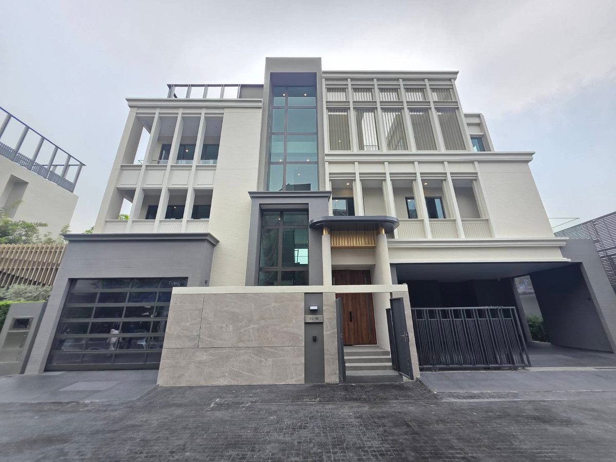 95E1: 137.85 sqwah 846sqm. 4bed 7bath + 2 maid 120,000,000 bht. New upgrade Facade Am: 0656199198
