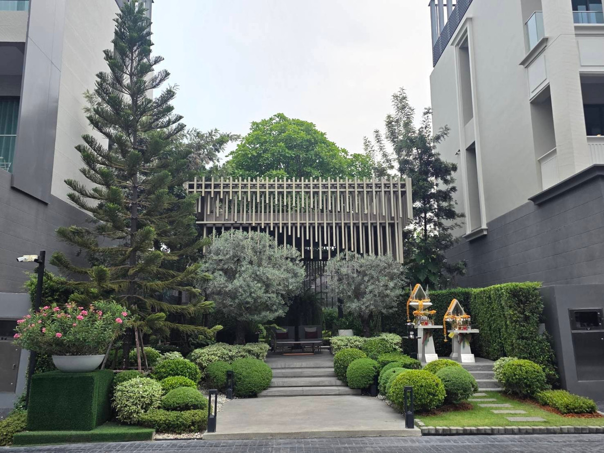 95E1: 137.85 sqwah 846sqm. 4bed 7bath + 2 maid 120,000,000 bht. New upgrade Facade Am: 0656199198