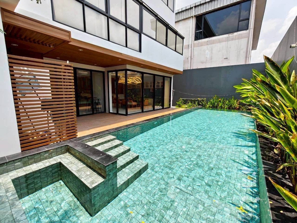 Location by JA: 115-118sqwah 825sqm. 4bed Private Pool, Private Lift  80,000,000 Am: 0656199198