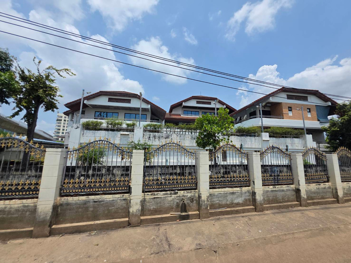 Land for sell Charansanitvong 96/1:  4-1-62 Rai by the river 440,500,000 (250,000/sqw) Am: 0656199198