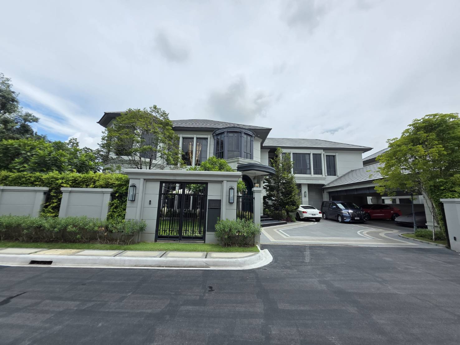 Narasiri Krungthep Kreetha Noho 6: 198.3sqwah 687sqm. 5bed 6bath 89,000,000 Am: 0656199198