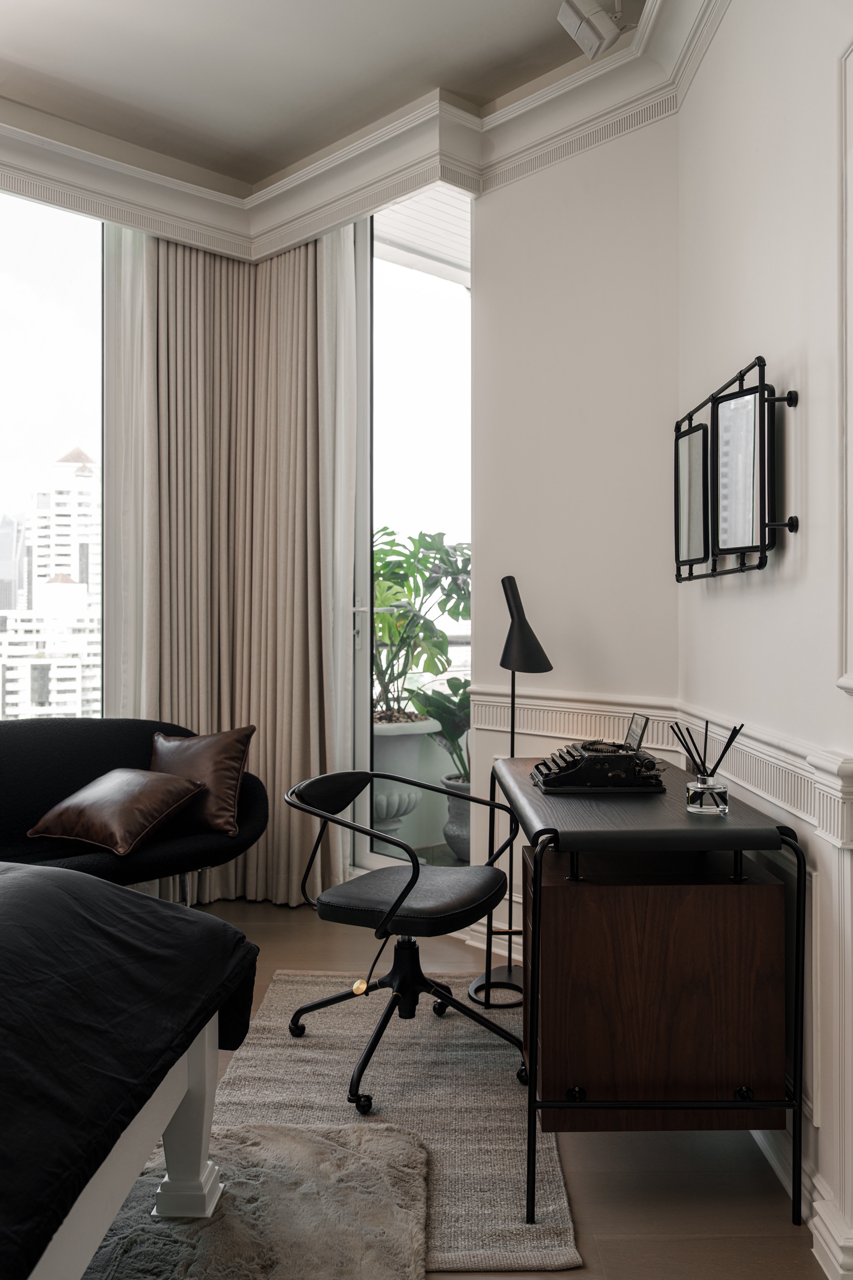 Eight Thonglor:  81.12sqm. 1bed 85,000/mth Am: 0656199198