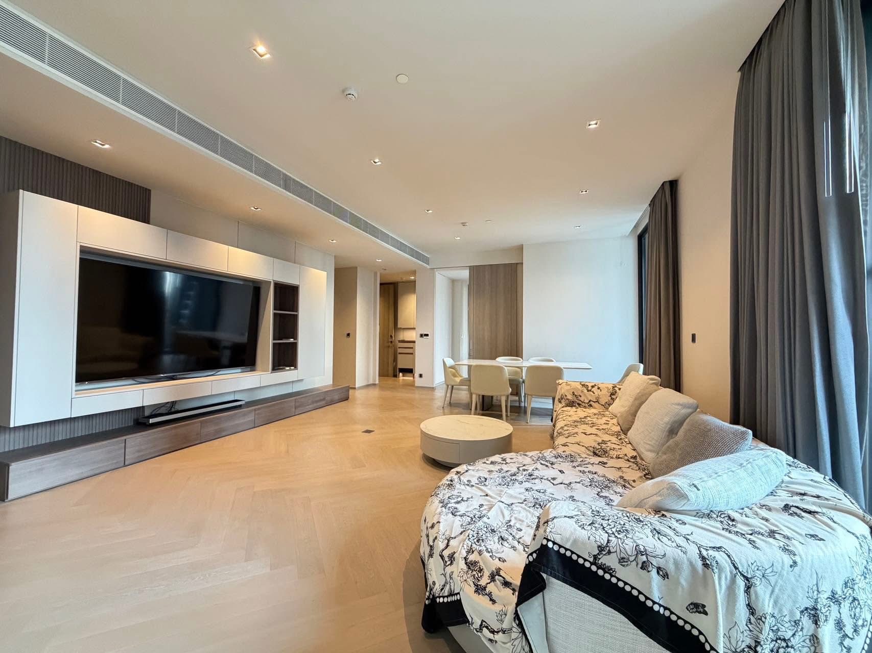 The Reserve Sathorn:  182sqm. High Floor 4bed 4bath + Study Sell 65,000,000 Rent: 200,000/mth Am: 0656199198