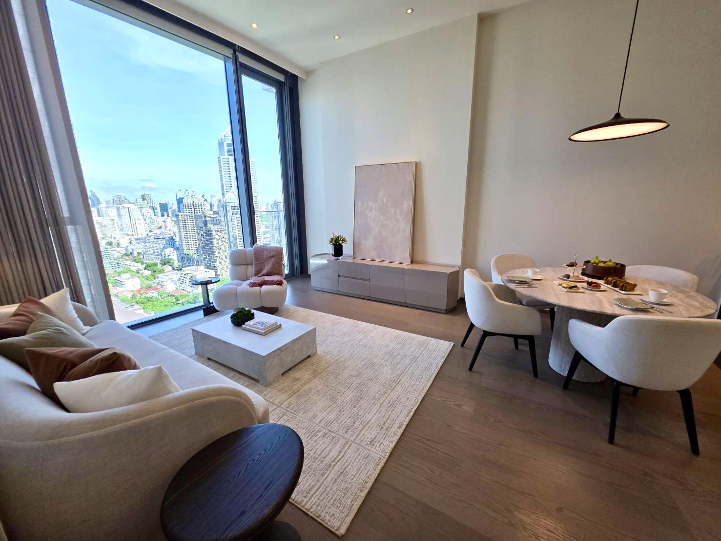 Scope Langsuan: 1bed 1.5 bath 84sqm. High floor Embassy view 51,000,000 Am: 0656199198