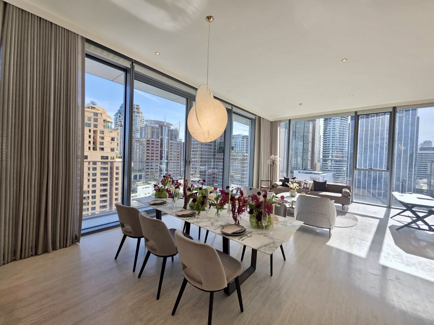 Scope Langsuan:  2bed 2.5bath 154.59sqm. 95,000,000 Brandnew Fully Furnished Am: 0656199198