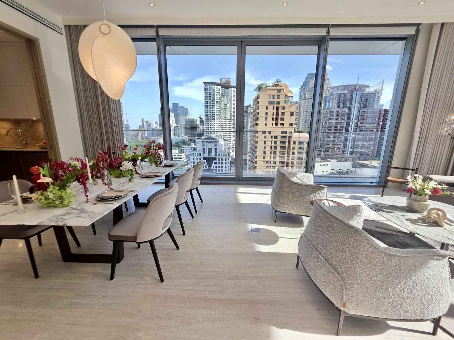 Scope Langsuan:  2bed 2.5bath 154.59sqm. 95,000,000 Brandnew Fully Furnished Am: 0656199198
