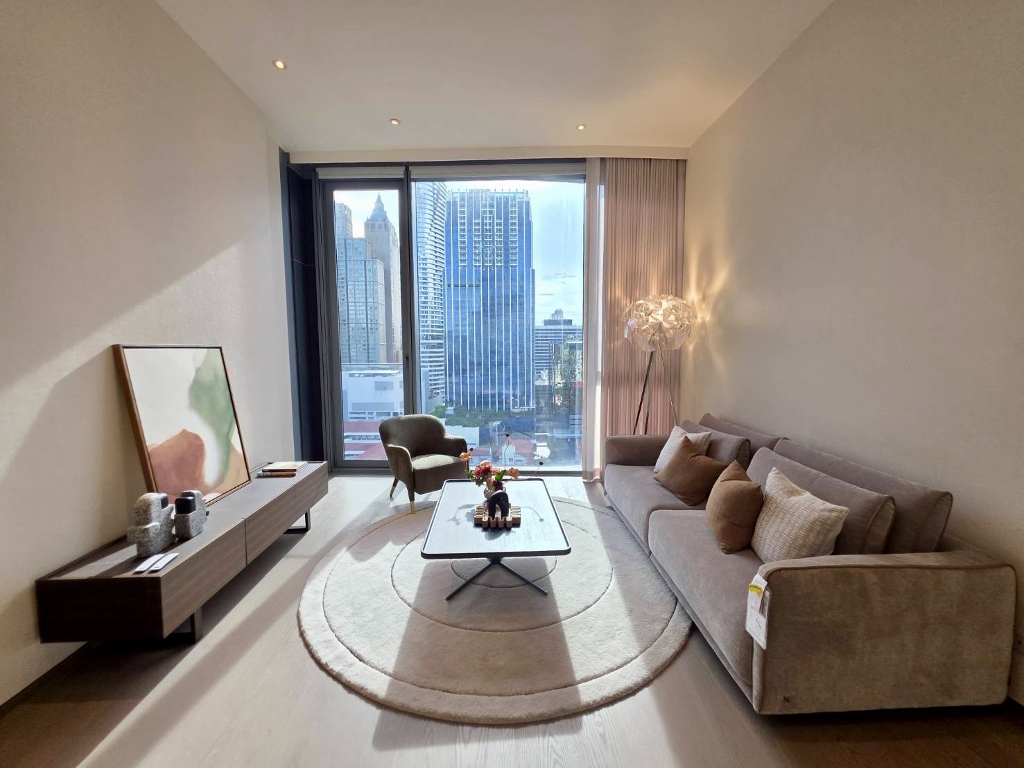 Scope Langsuan: 1bed 1bath 83.78sqm. 39,900,000 unfurnished Am: 0656199198