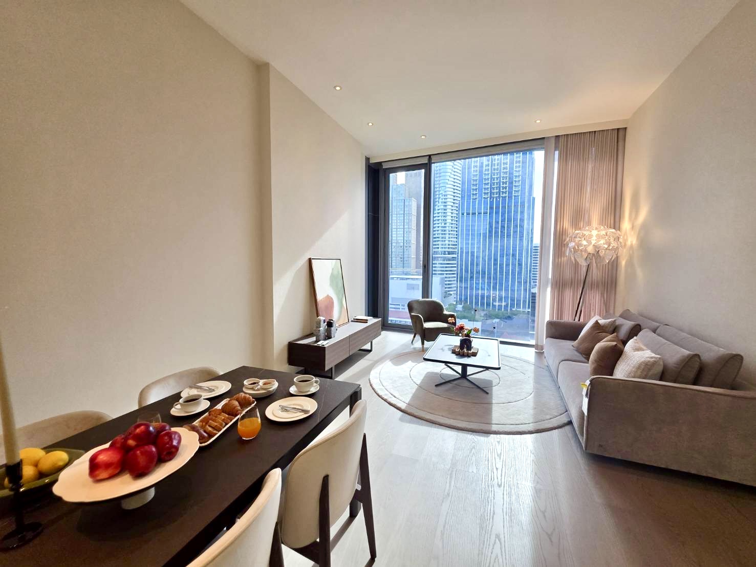 Scope Langsuan: 1bed 1bath 83.78sqm. 39,900,000 unfurnished Am: 0656199198