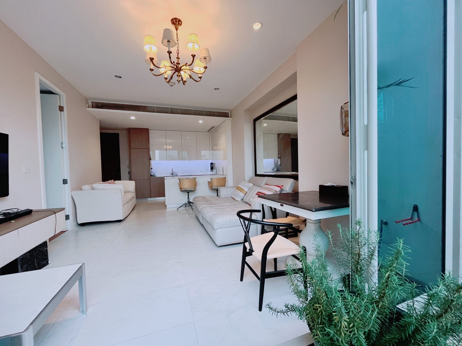 185 Rajadamri: 1bed 1bath 70sqm  23,000,000 High Floor Am: 0656199198