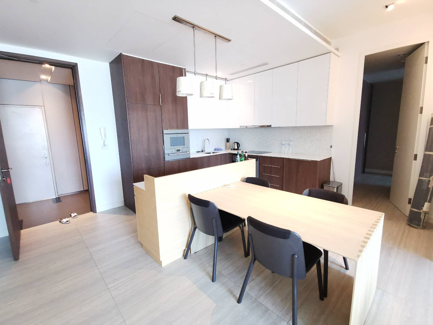 185 Rajadamri: 2bed 2bath 102sqm 35,000,000 Am: 0656199198
