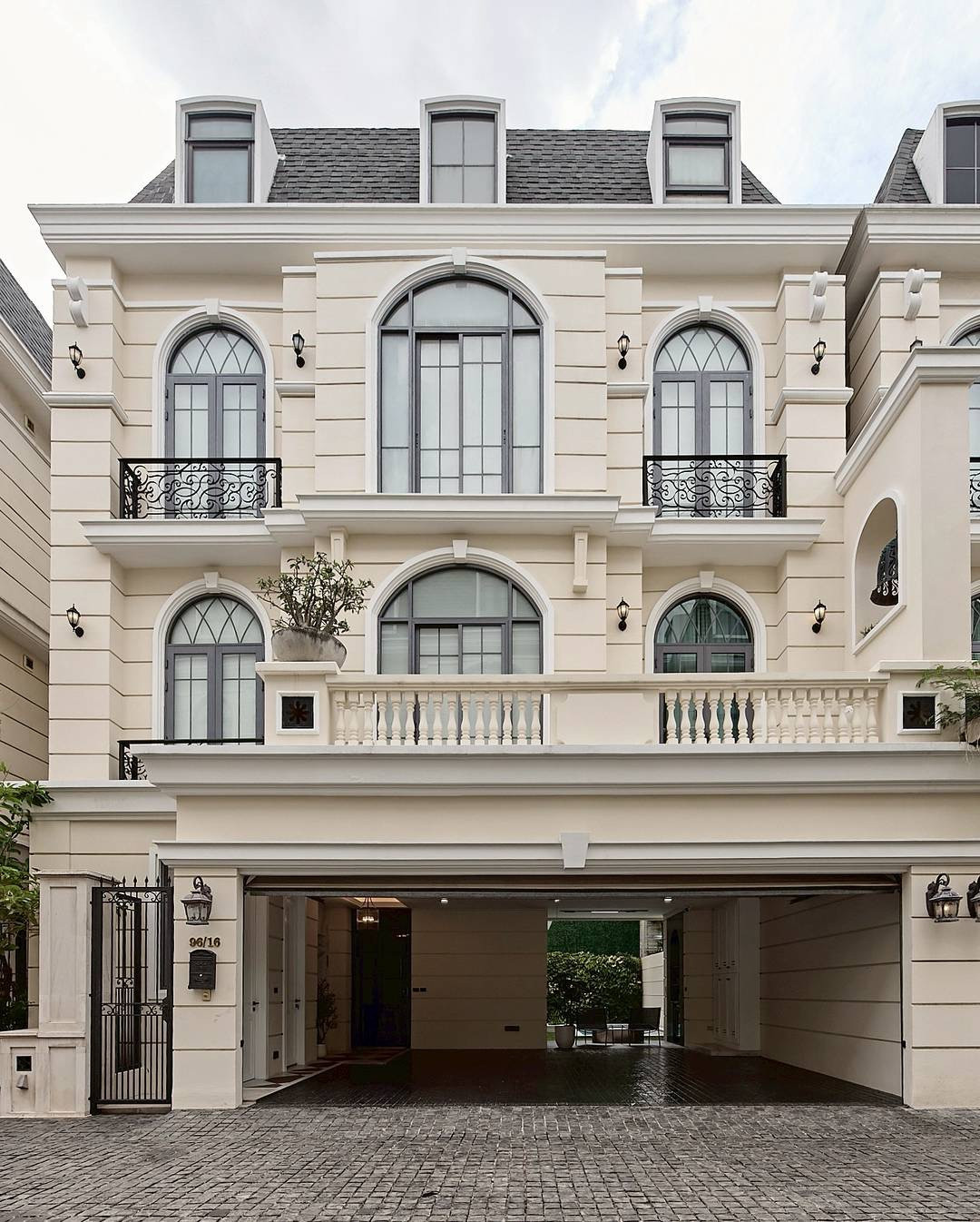 The Boulevard Ekkamai 22 Sukhumvit 63: 49.9sqw 500sqm. 4bed 5bath 85,800,000 with private pool Am: 0656199198