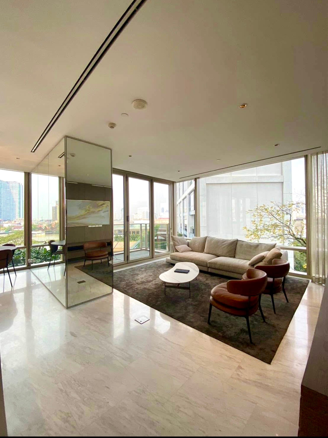 Four Season Private Residences: 2bed 3bath 120sqm 220,000/mth. Am: 0656199198
