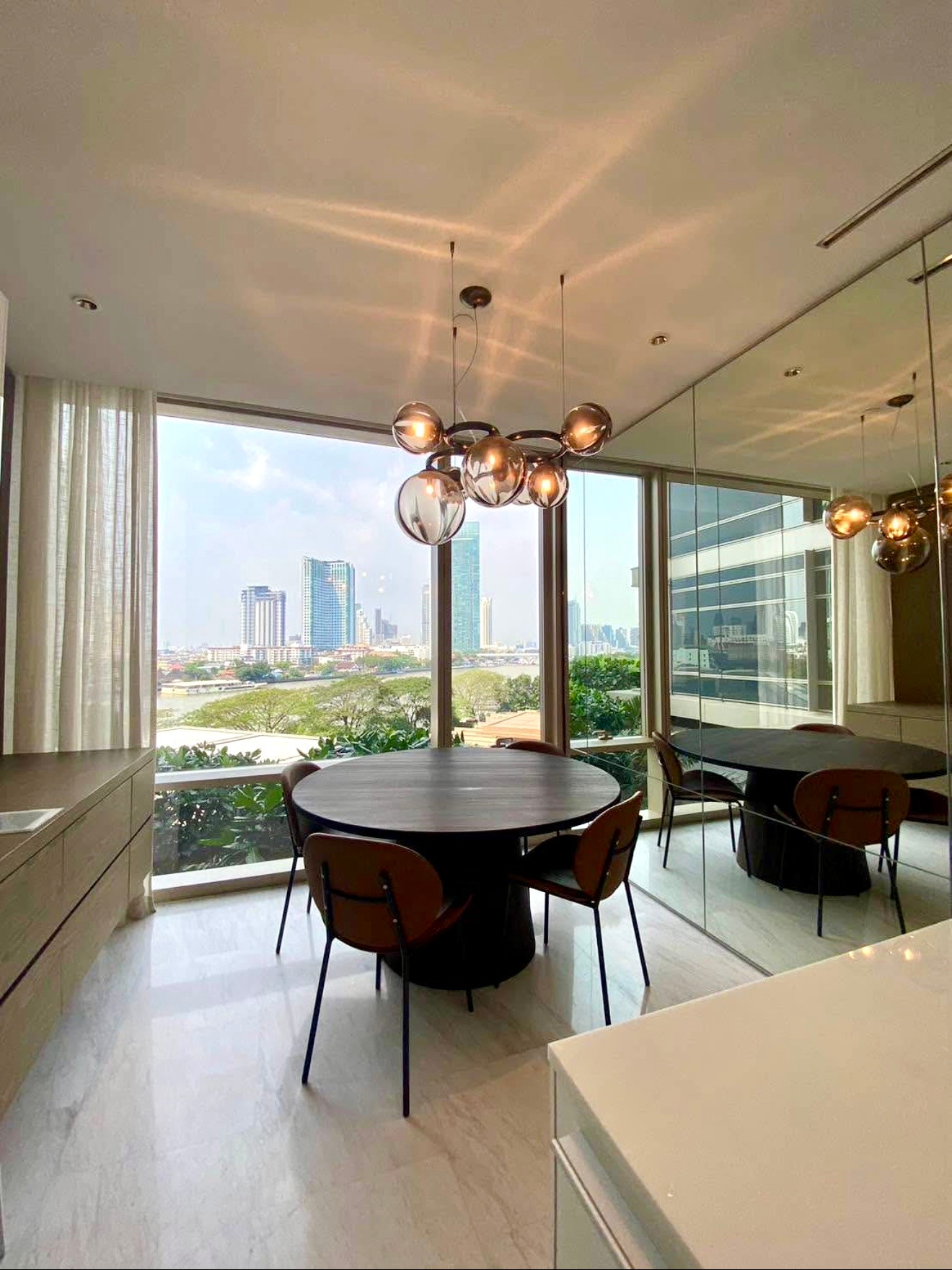 Four Season Private Residences: 2bed 3bath 120sqm 220,000/mth. Am: 0656199198