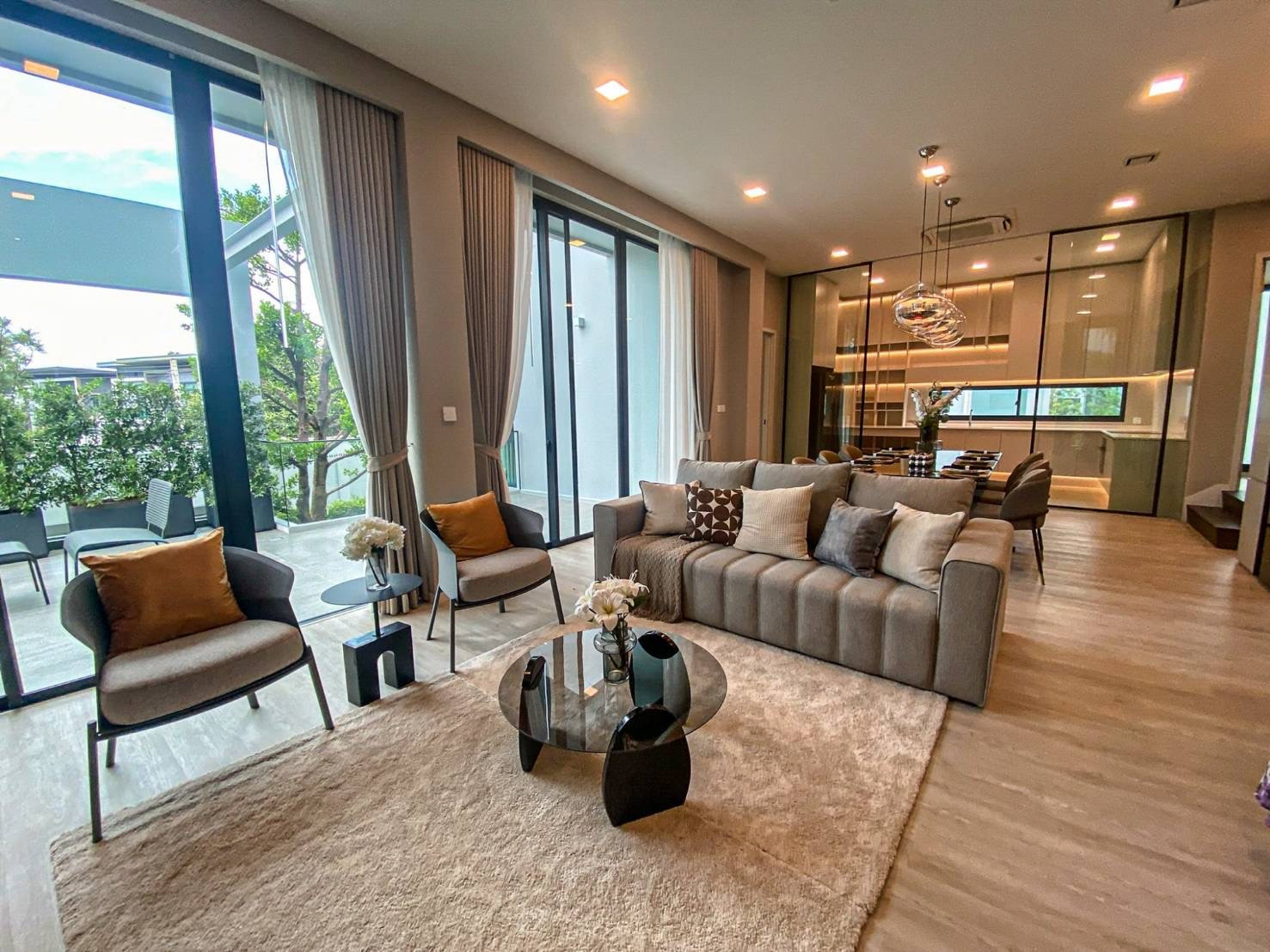 Vive Krungthep Kreetha: 104sqw  421sqm 4bed 5bath 1 maid Sell: 47,000,000 Rent: 290,000/mth. Am: 0656199198